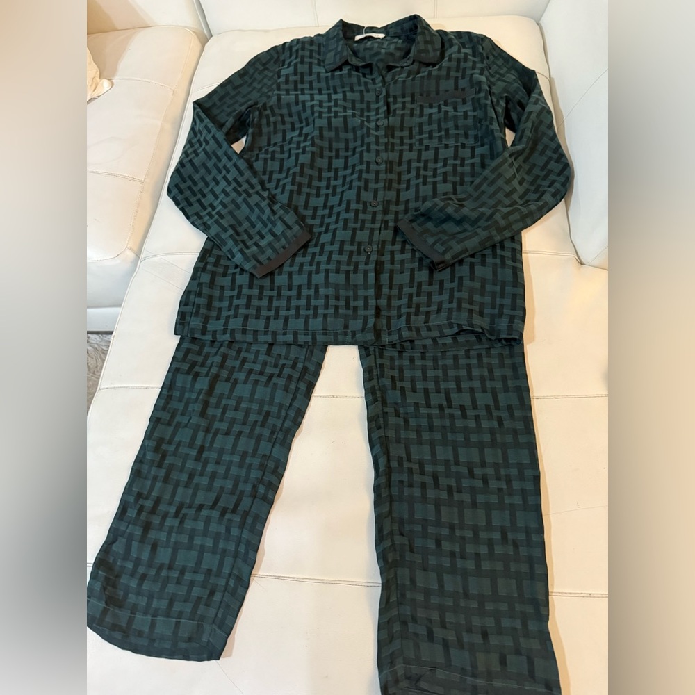 Laurence Tavernier green black pattern pajama coord set 
Medium